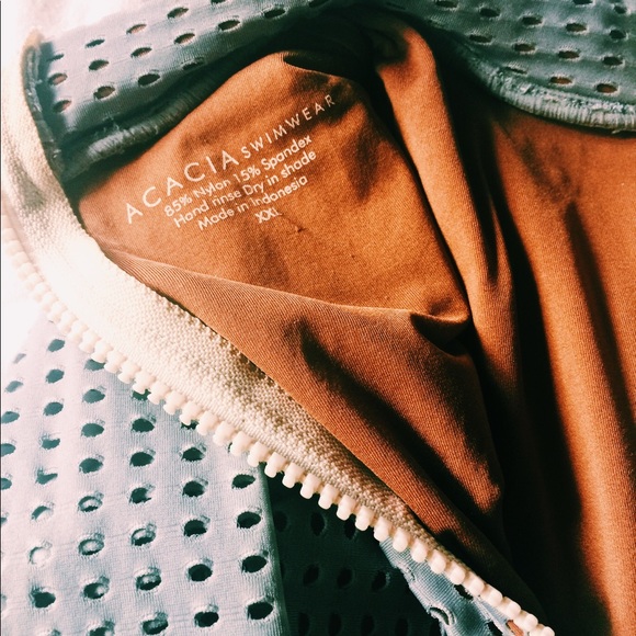 Acacia kids 1 piece swimsuit & mesh rash guard - Picture 3 of 5